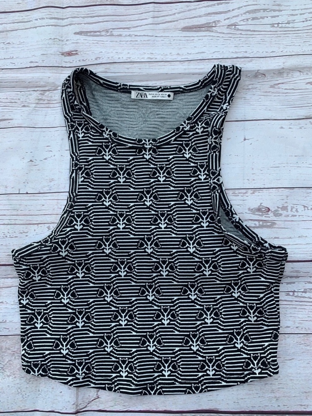 Zara Women's Sz Medium Sleeveless Crop Top Tank Black and White Geometric Print